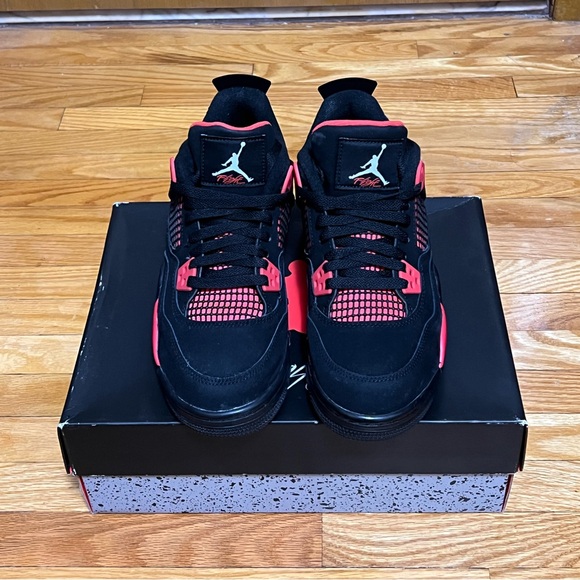 **SOLD** Jordan 4 Red Thunder- sz 7Y/8.5 Wmns - Picture 3 of 4